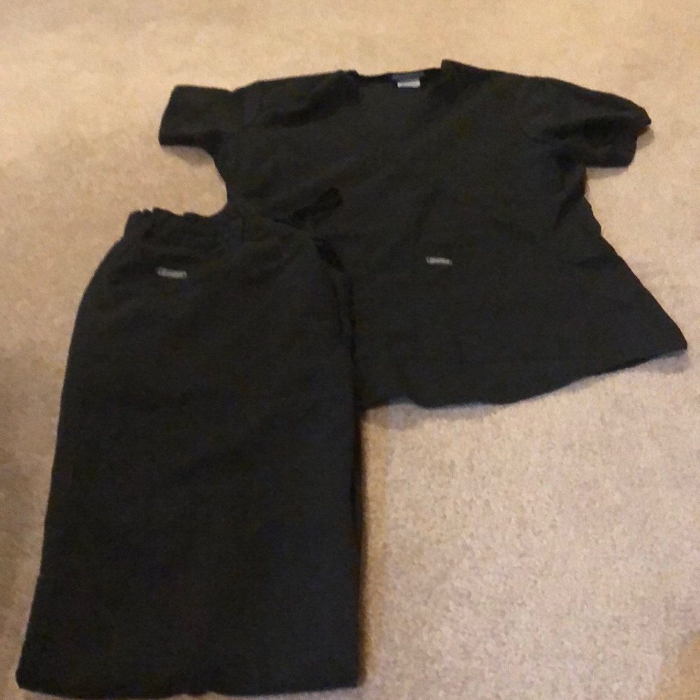 Black sanibel scrub set
